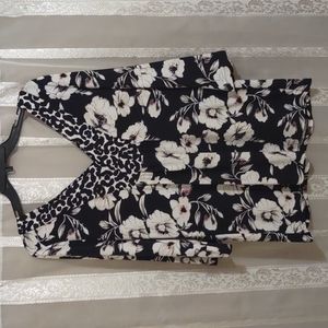 White House Black Market Sz M Signature Knit Top